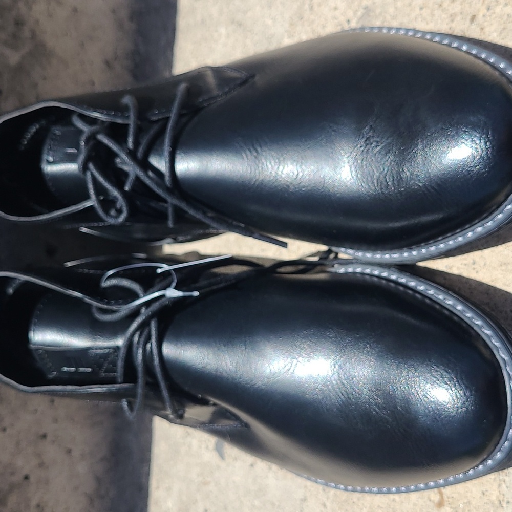 Dress shoe